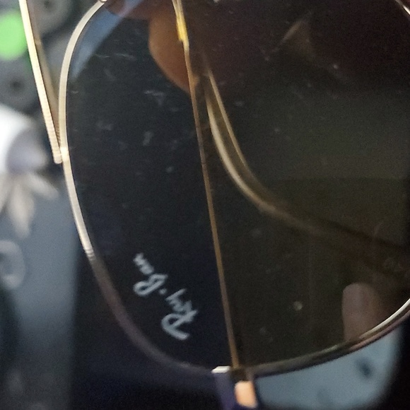 Non authentic raybans - Picture 2 of 3